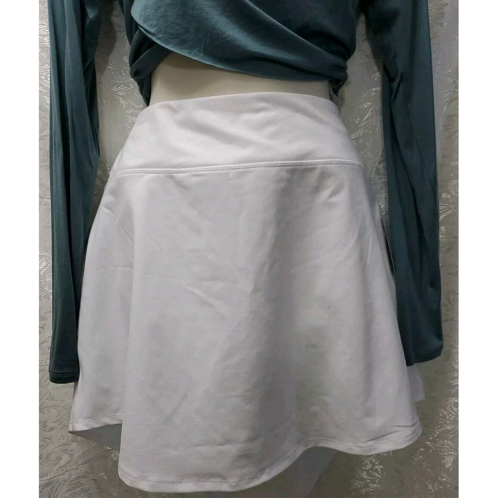 DSG Women's Performance Mid Rise Skort, Slim Fit, Built In Short, Medium, White.